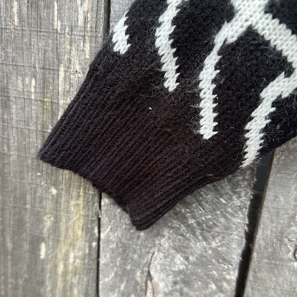 Charlotte Russe Asymettrical Fringe Shrug Wrap - Picture 9 of 11